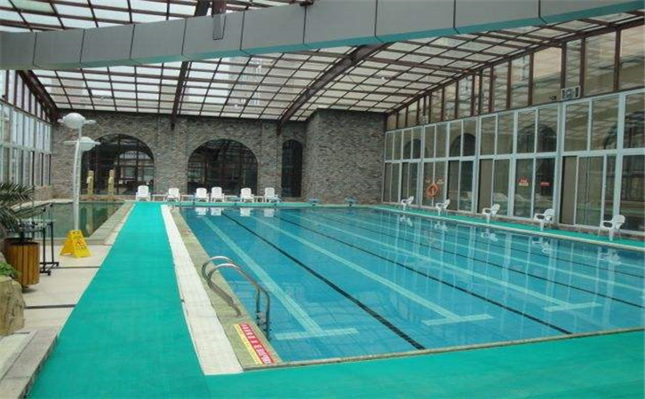 新疆建造别墅游泳池